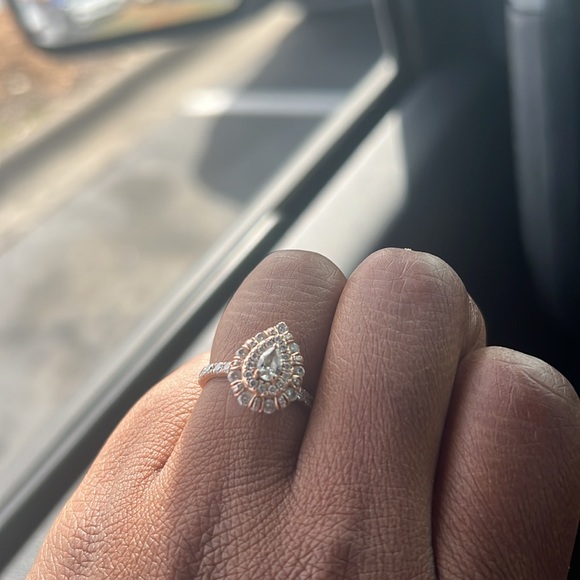 Rose gold tear drop halo diamond engagement ring (natural diamomd) size 6 - Picture 3 of 9